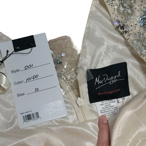 Mac Duggal Nude Lattice Sequin Long Sleeve Gown US 10 - Picture 7 of 12